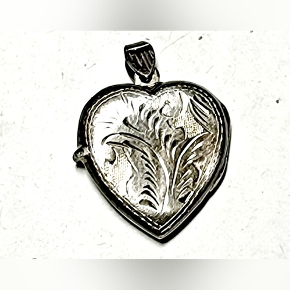 Vintage sterling engraved silver 2 picture frames heart locket charm stamped 925 - Picture 2 of 7